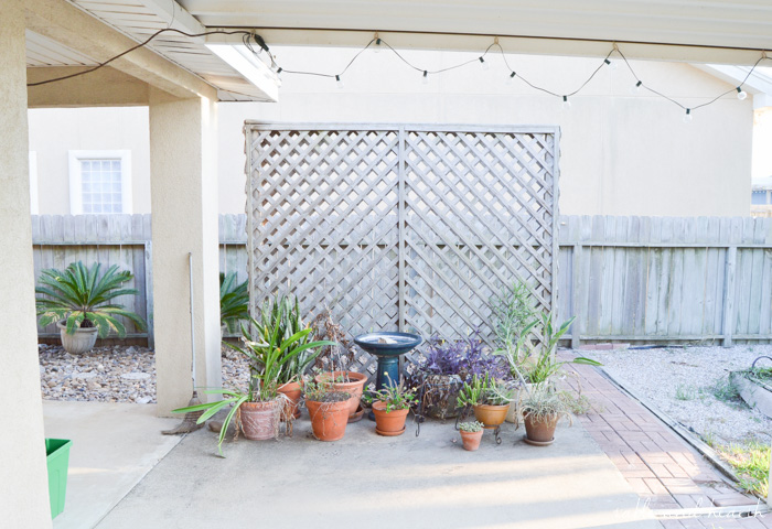 Beautiful!! How to build a DIY privacy wall to polish off your outdoor space and provide needed privacy. www.tableandhearth.com