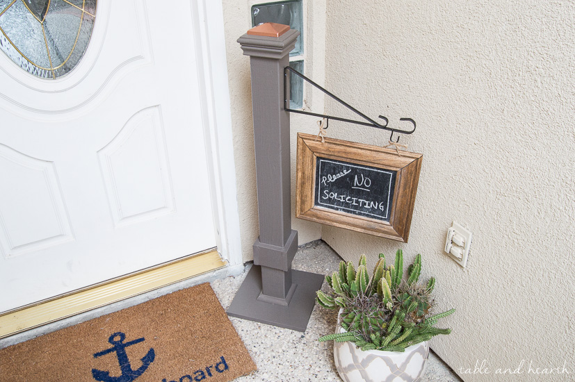 A prettier way to say Welcome or No Soliciting for sure! Good for the scrap wood pile too! How to make a chalkboard welcome sign post