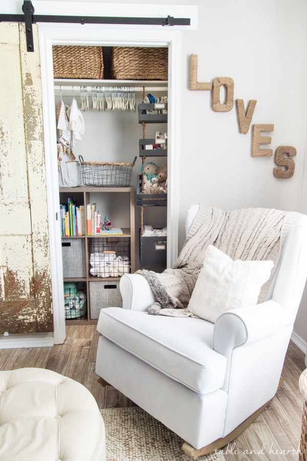 Such a beautiful coastal gender neutral nursery!! www.tableandhearth.com