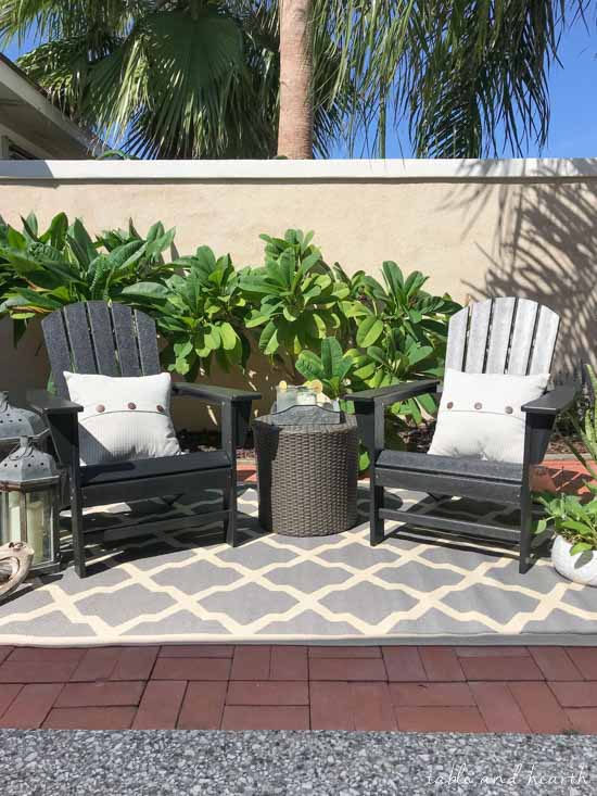 Love these black adirondack chairs found in this coastal farmhouse entryway makeover! #ad #thermatrudoors #entryway #frontdoor #farmhouse 