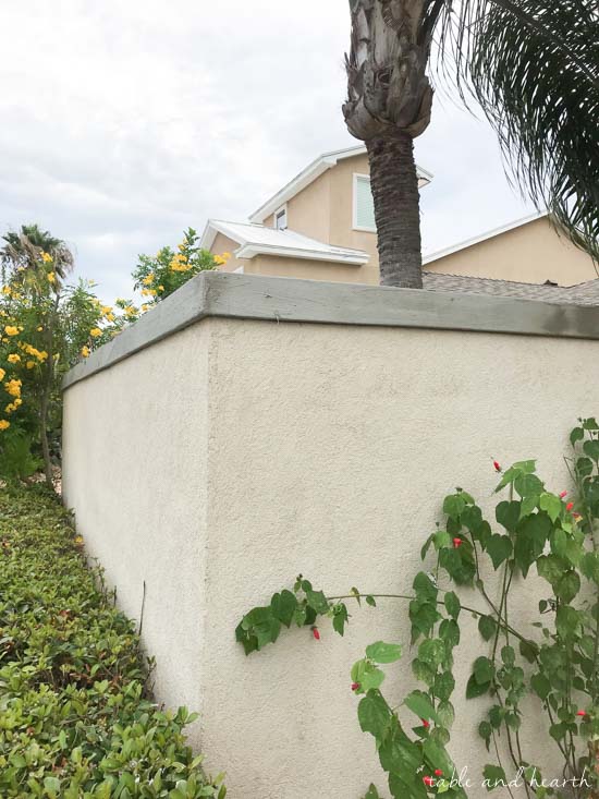 See how this blogger had a stucco wall border added to update a crumbling boring stucco wall! www.tableandhearth.com